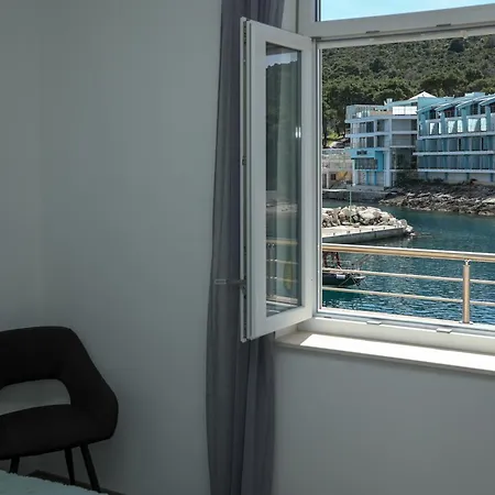Exceptional Juniper, First Row To The Sea Apartman Bozava