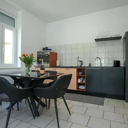 Apartman Exceptional Juniper, First Row To The Sea