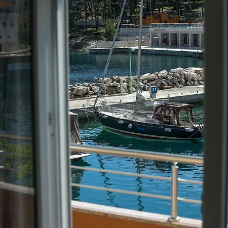 Apartman Exceptional Juniper, First Row To The Sea