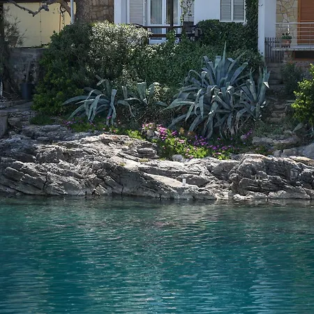 Exceptional Juniper, First Row To The Sea Apartament *