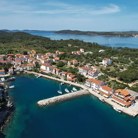 Exceptional Juniper, First Row To The Sea Apartment Bozava