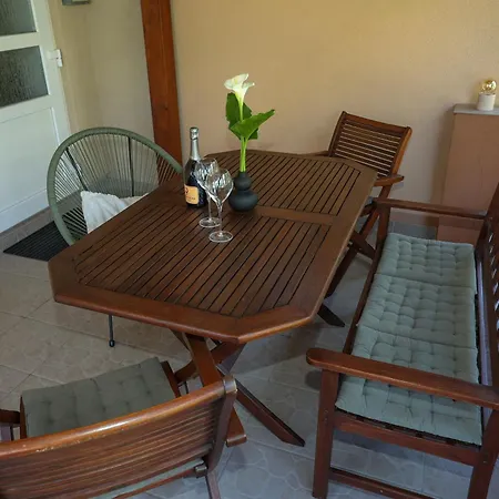 Apartment Exceptional Juniper, First Row To The Sea *