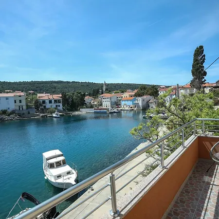 Apartment Exceptional Juniper, First Row To The Sea *