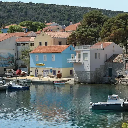 Exceptional Juniper, First Row To The Sea Apartment Bozava