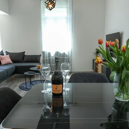 Exceptional Juniper, First Row To The Sea Apartment