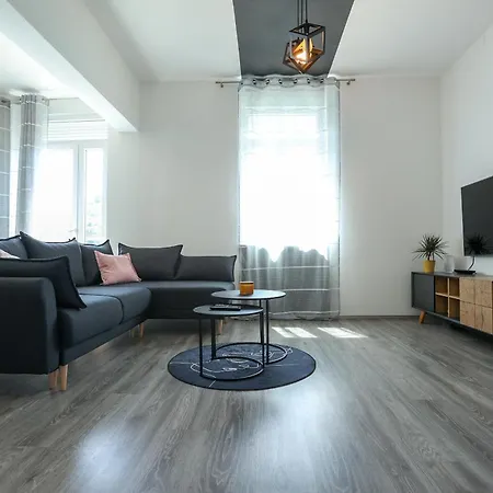 Exceptional Juniper, First Row To The Sea Apartment