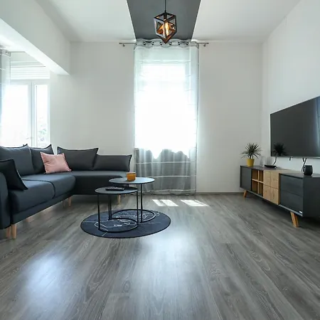 Apartment Exceptional Juniper, First Row To The Sea