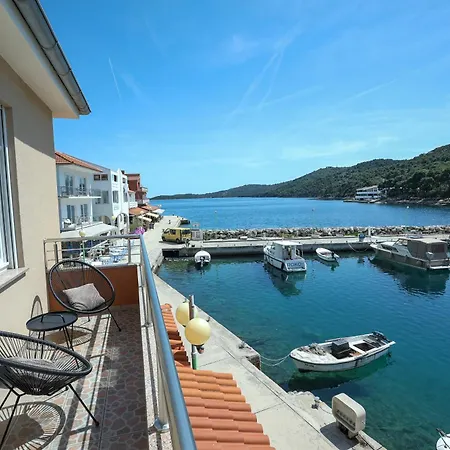 Apartment Exceptional Juniper, First Row To The Sea