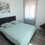 Apartamento Exceptional Juniper, First Row To The Sea Božava